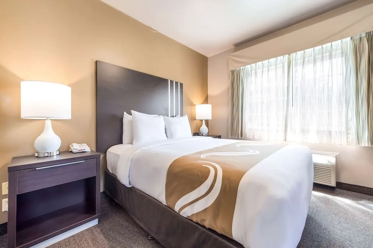 Hotels with kitchens in Bainbridge Island