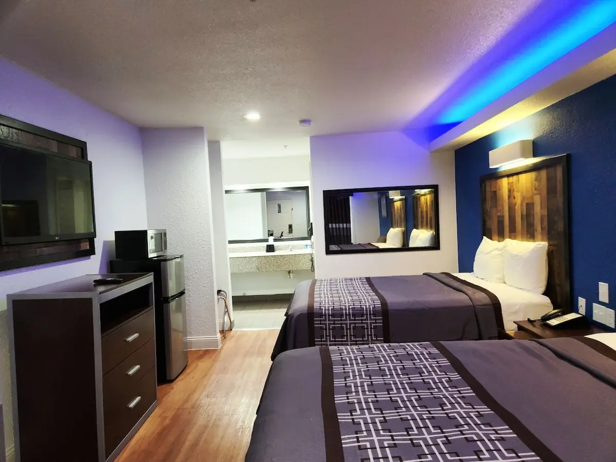 Hotels with kitchens in Tomball