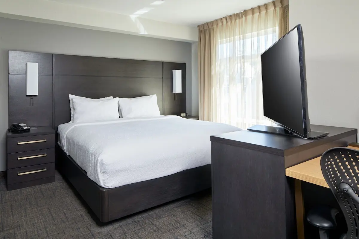 Hotels with kitchens in Thousand Oaks