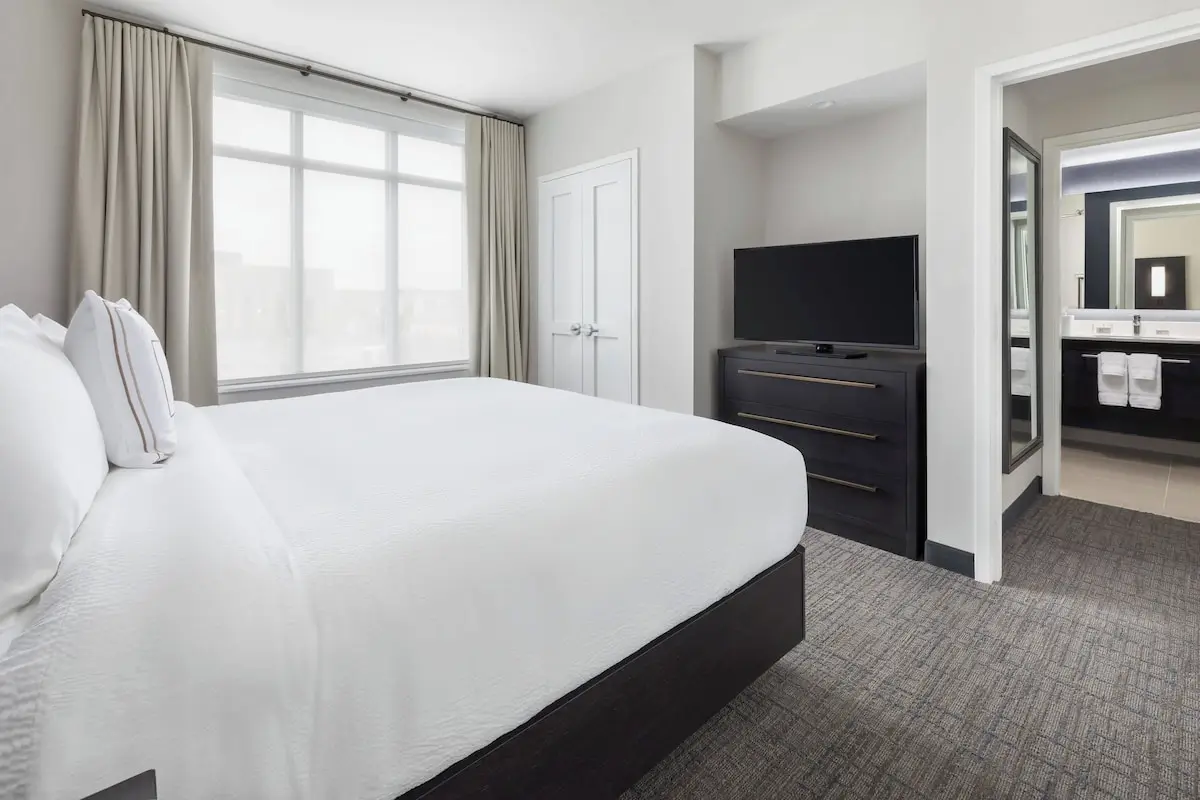 Hotels with kitchens in Garden City