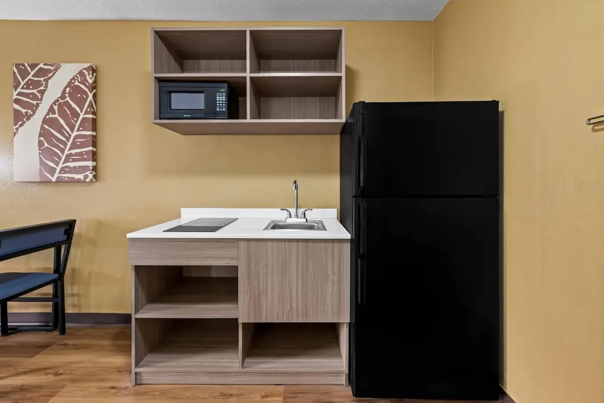 Suburban Studios Charlotte – Executive Park hotel photo 1 in Charlotte, North Carolina