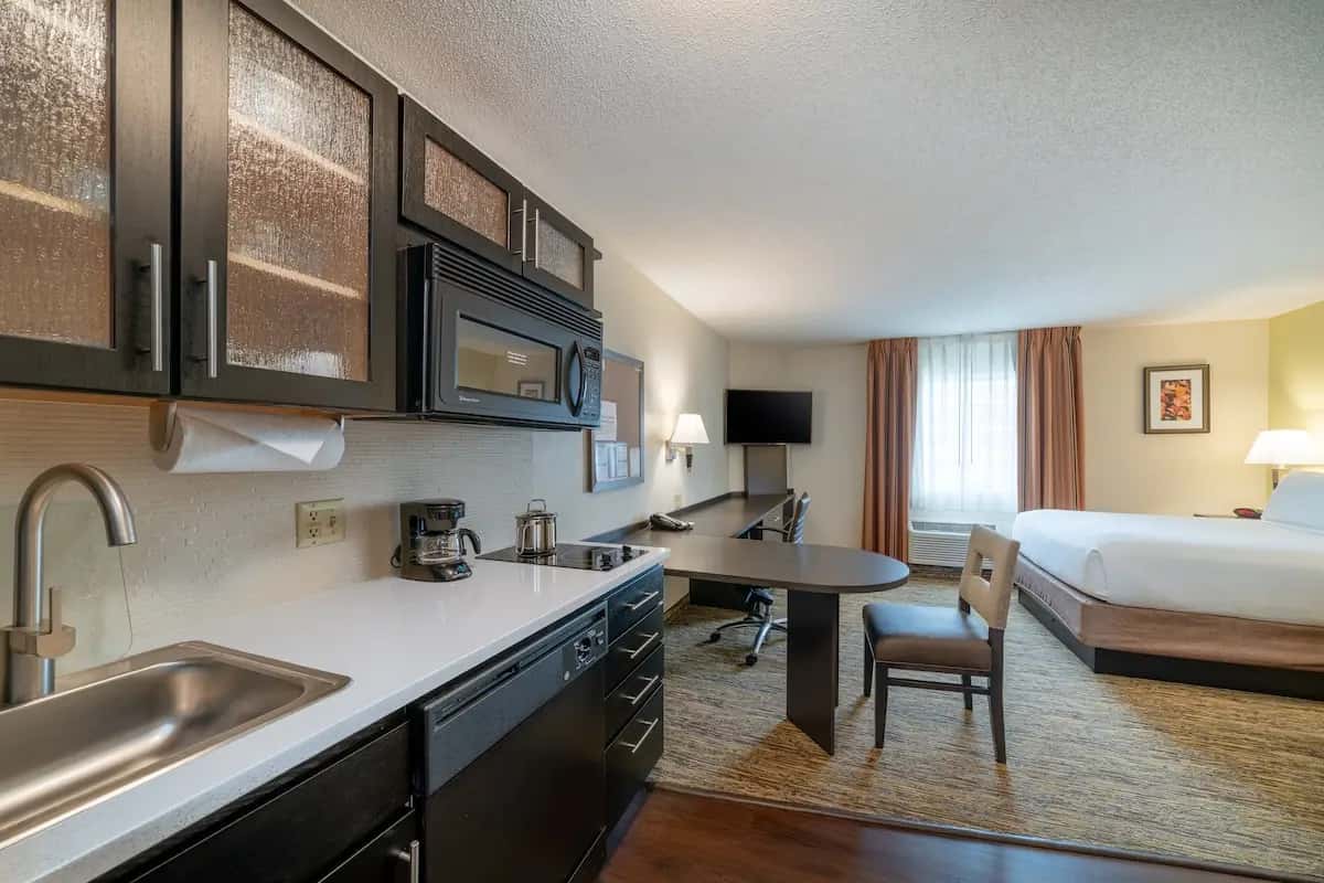 Candlewood Suites Herndon by IHG hotel photo 1 in Herndon, Virginia