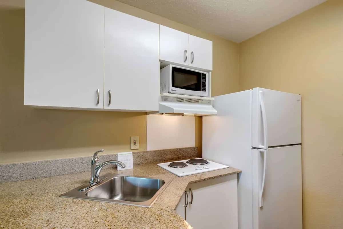 Extended Stay America Suites Elizabeth Newark Airport in Elizabeth, NJ, listed as in-room kitchen
