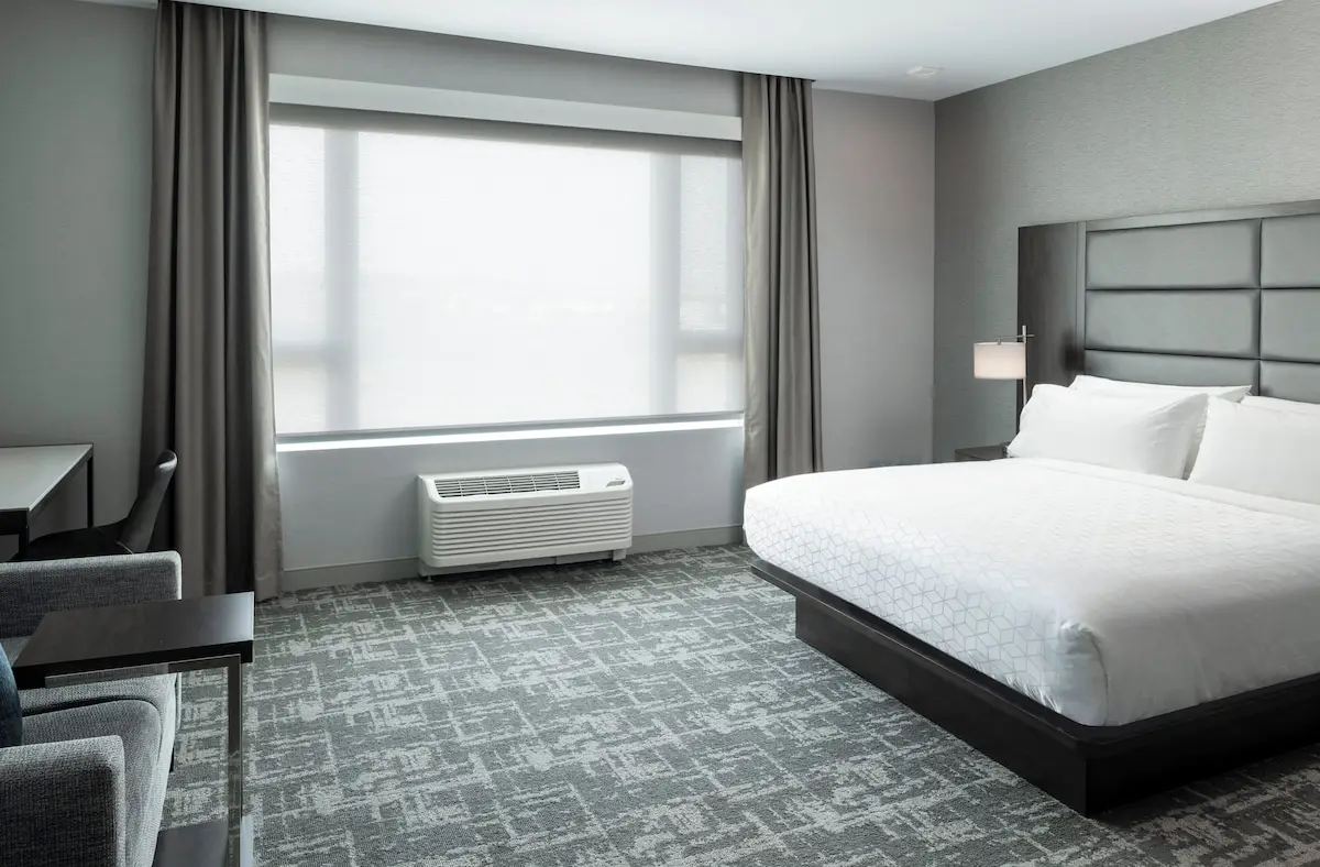 Hotels with kitchens in Revere