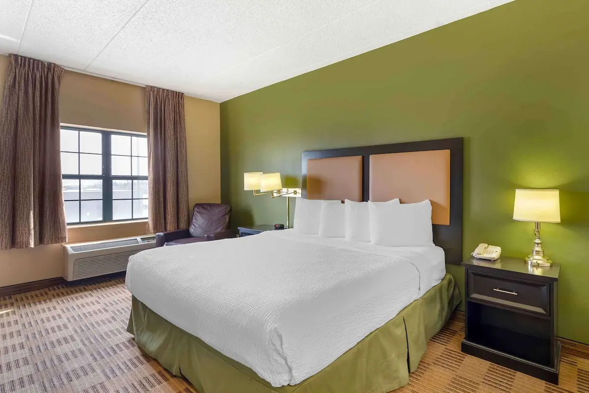 Hotels with kitchens in Elmhurst