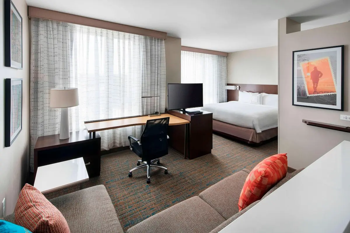 Hotels with kitchens in Watertown