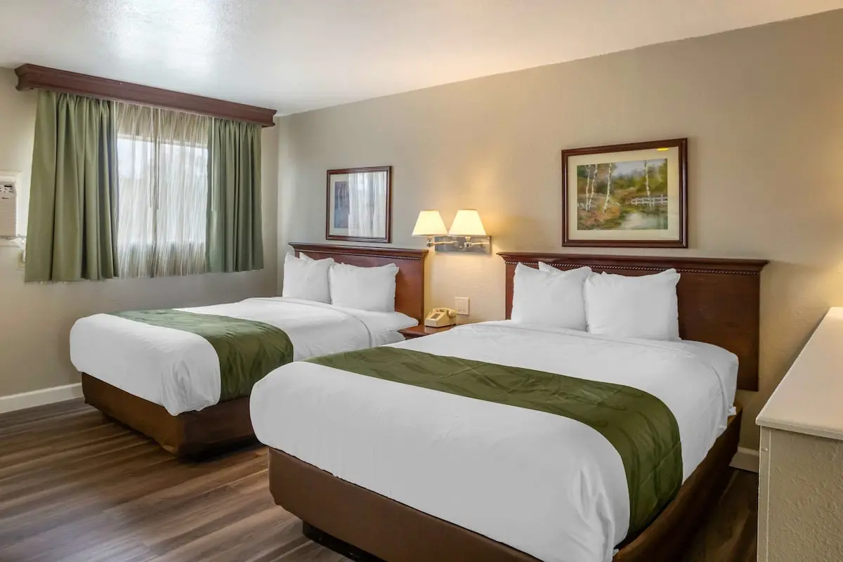 Hotels with kitchens in El Cajon