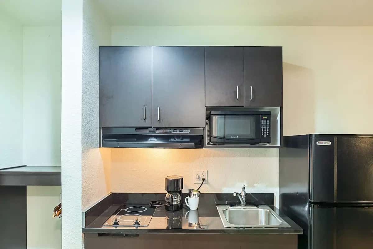 Studio 6 Fort Worth, TX - Meacham hotel photo 1 in Fort Worth, Texas