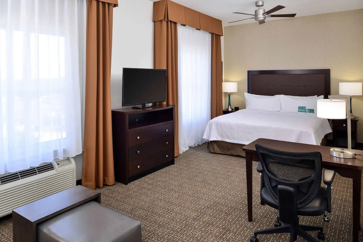 Hotels with kitchens in Laurel
