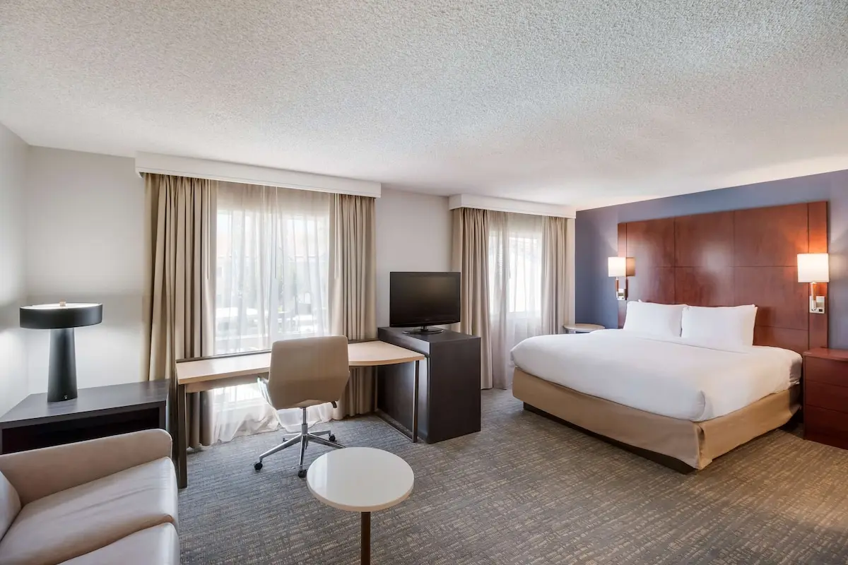Hotels with kitchens in Fountain Valley