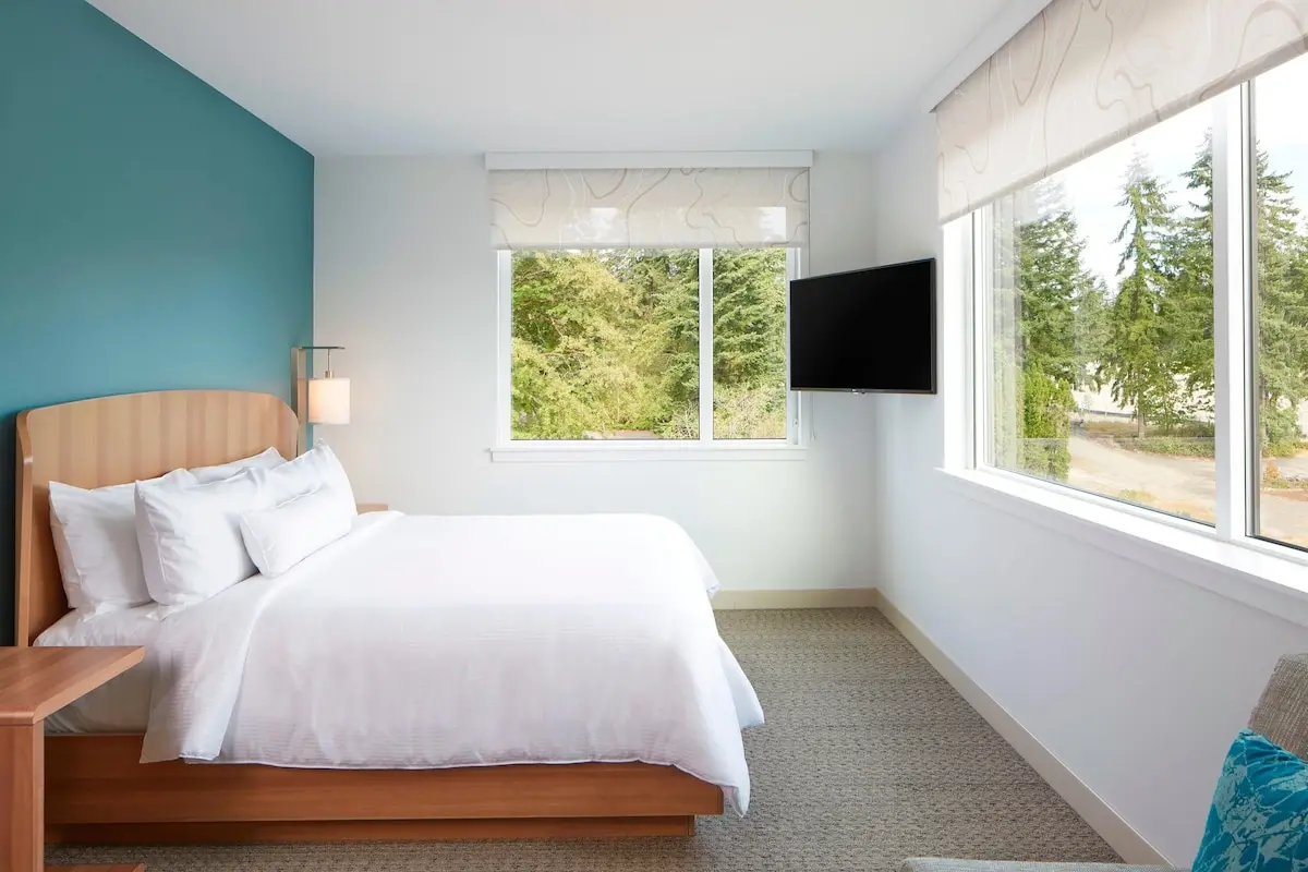 Hotels with kitchens in Redmond