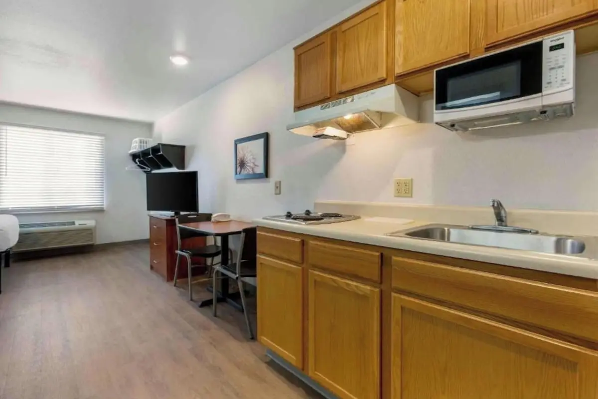 Motel 6 Suites Seattle Kent, WA hotel photo 1 in Kent, Washington