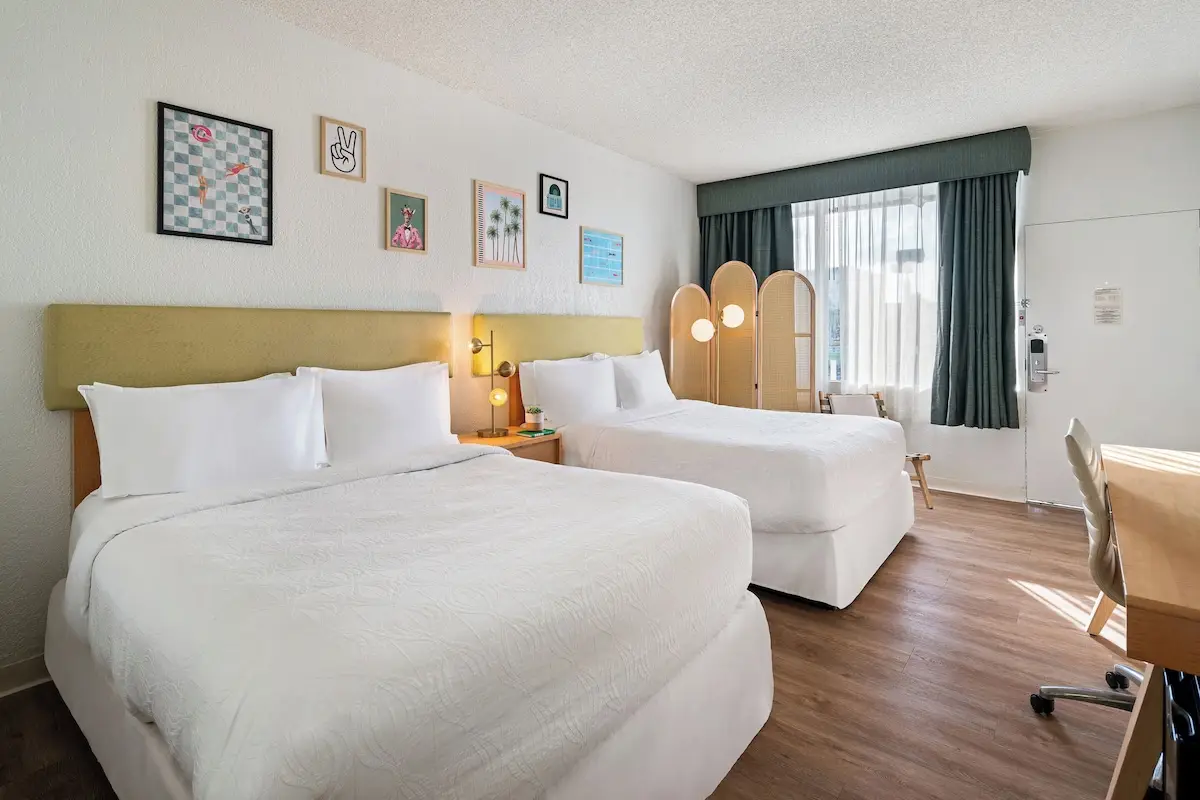 Hotels with kitchens in North Bay Village