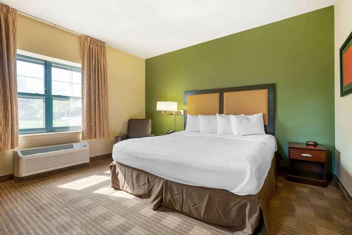 Hotels with kitchens in Darien